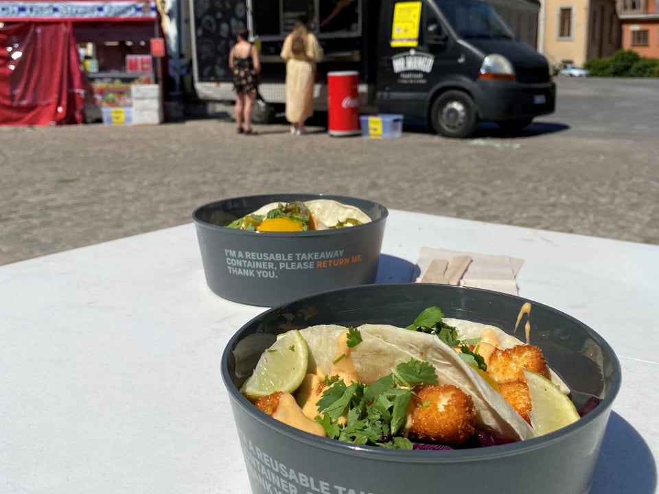 Flergångsmatlådor på festival