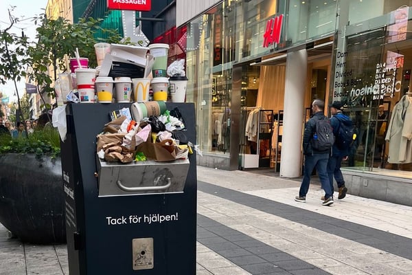 Lagen ignoreras: Nästan ingen erbjuds flergångsalternativ till mat och dryck